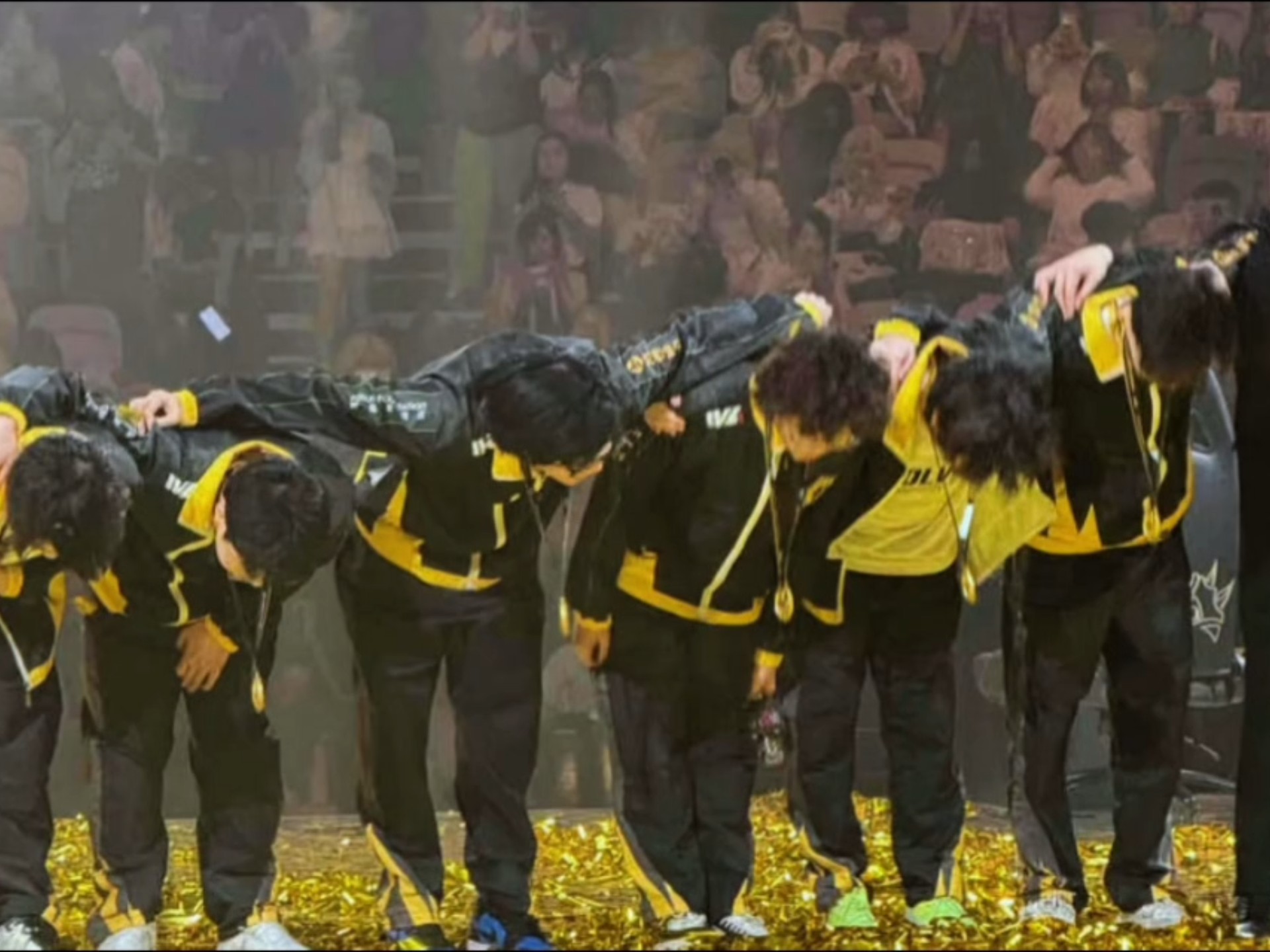 包含WBG轻取DK,Keria团战一打五焦点之战成都决赛之夜,让粉丝疯狂欢呼的词条 包含WBG轻取DK,Keria团战一打五焦点之战成都决赛之夜,让粉丝疯狂欢呼的词条