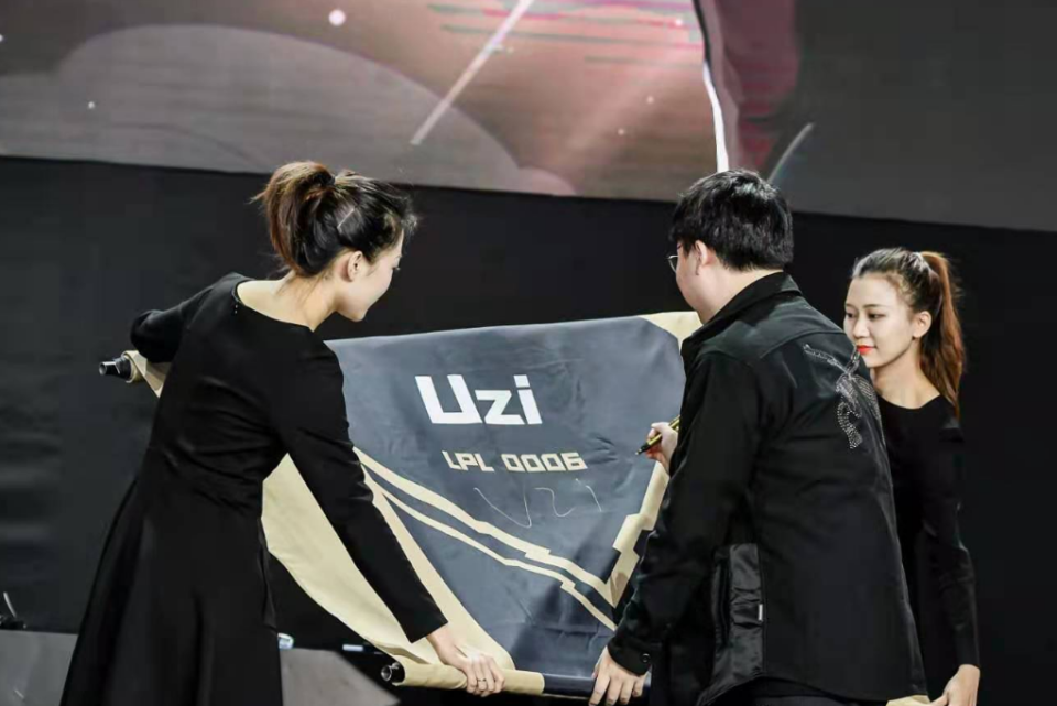 关于FLY鏖战RNG,Meiko操刀奇招英雄翻盘宿命之战四强赛,点燃全场激情的信息 关于FLY鏖战RNG,Meiko操刀奇招英雄翻盘宿命之战四强赛,点燃全场激情的信息