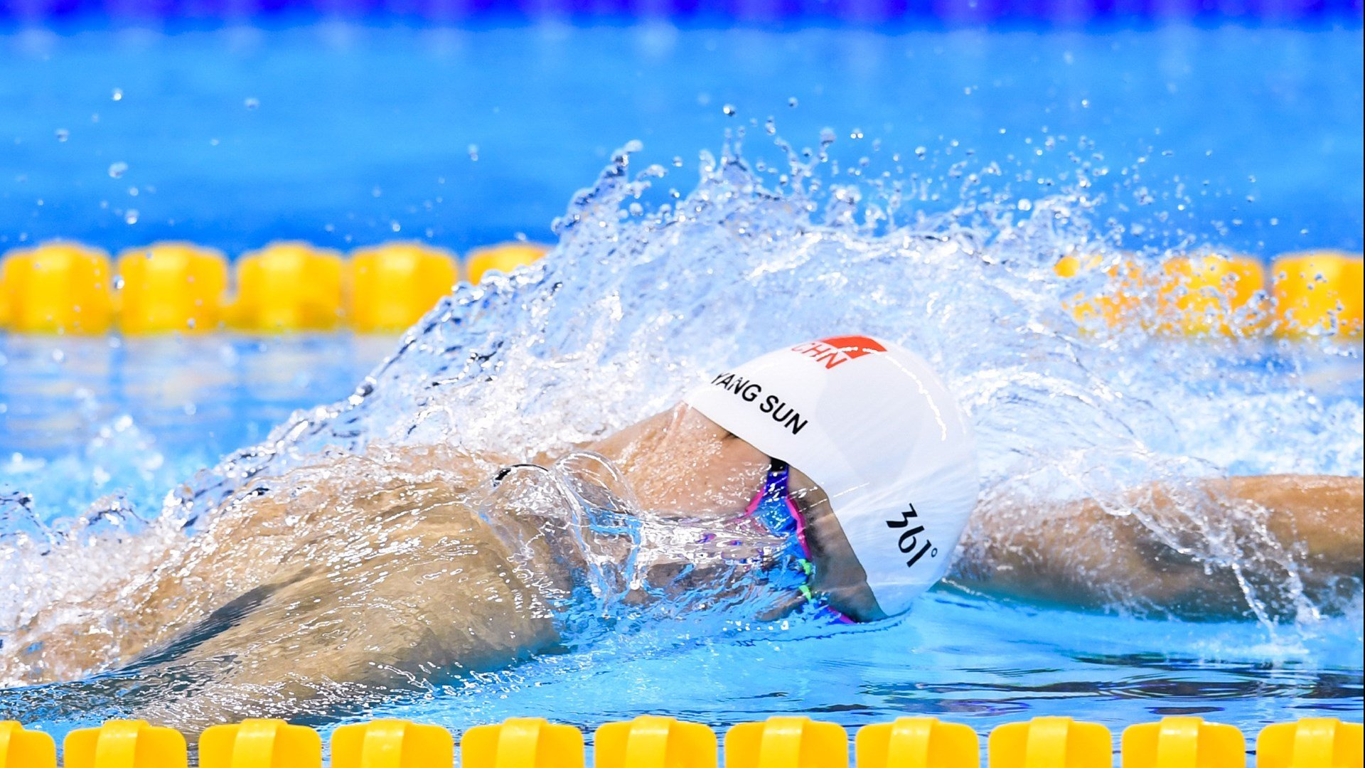 斩断新疆14连胜!热火用团队篮球诠释冠军底蕴,福克斯37分攻守制胜